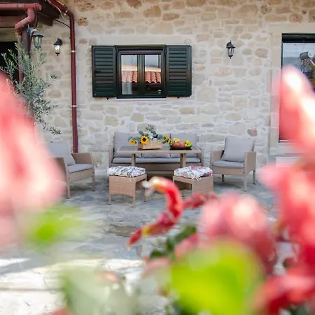 Tatil Evi Pyrgou With Shared Swimming Pool Kandiye