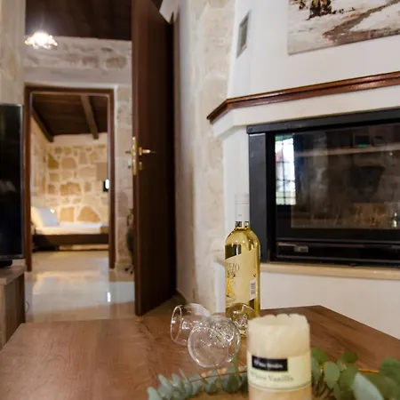 Tatil Evi Pyrgou With Shared Swimming Pool *