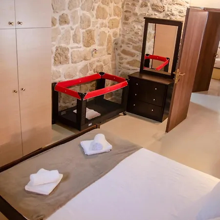 Pyrgou With Shared Swimming Pool Tatil Evi *