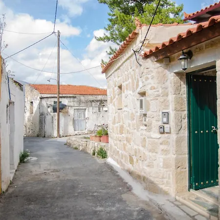 Tatil Evi Pyrgou With Shared Swimming Pool