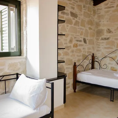 Pyrgou With Shared Swimming Pool * Kandiye