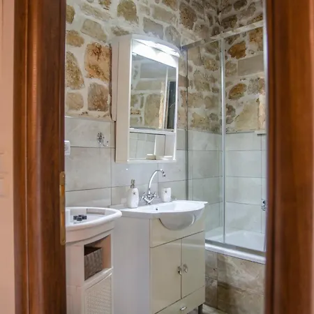 Tatil Evi Pyrgou With Shared Swimming Pool