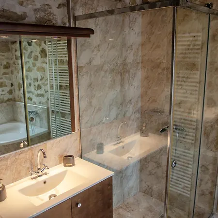 Pyrgou With Shared Swimming Pool Tatil Evi Kandiye
