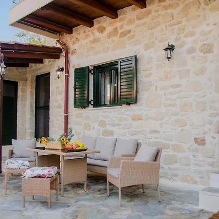Pyrgou With Shared Swimming Pool Ferienhaus