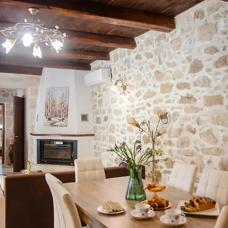 Ferienhaus Pyrgou With Shared Swimming Pool *