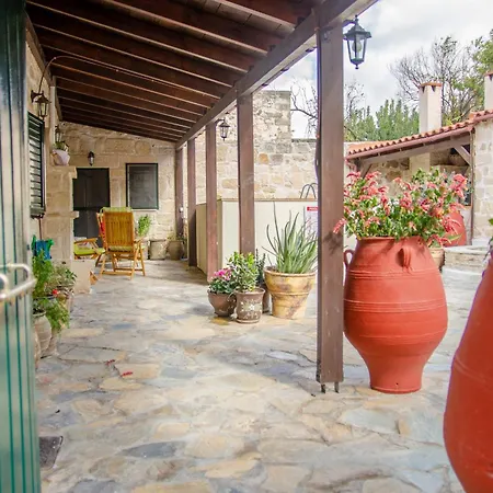 Pyrgou With Shared Swimming Pool Iraklio