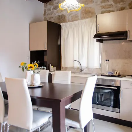 Ferienhaus Pyrgou With Shared Swimming Pool *