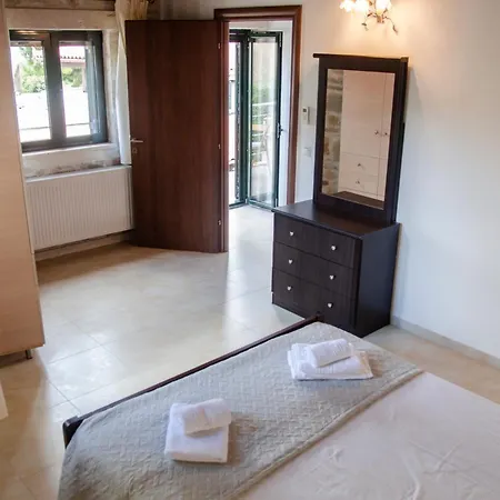 Pyrgou With Shared Swimming Pool Ferienhaus Iraklio
